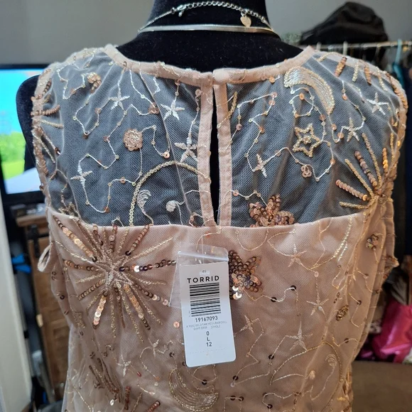 Torrid Tan Floral Embroidered Sleeveless Top - Picture 9 of 16